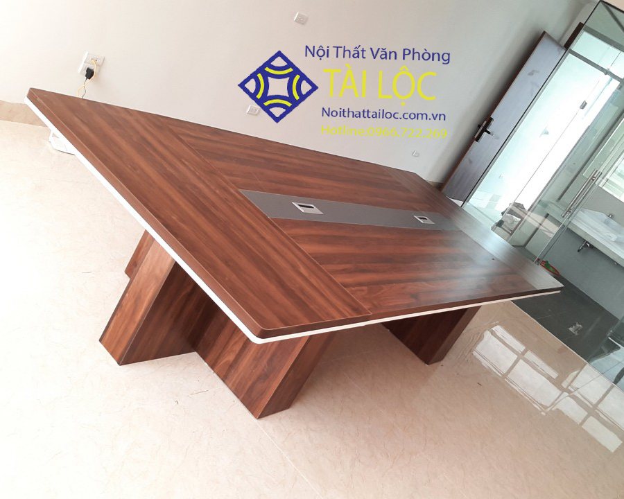 Nên bố trí bàn họp vào vị trí thuận lợi nhất