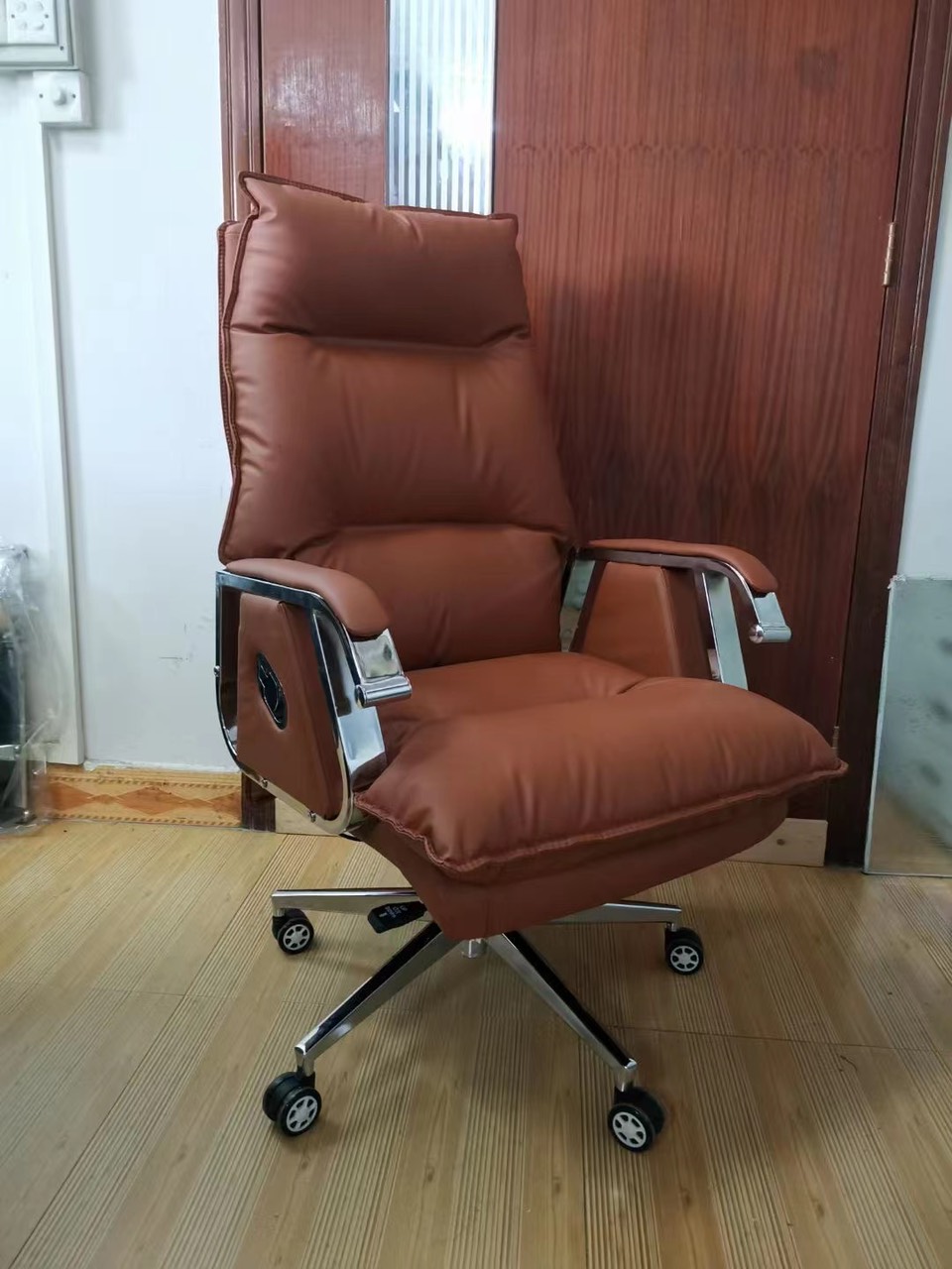 Ghế giám đốc màu nâu - GVPTL30